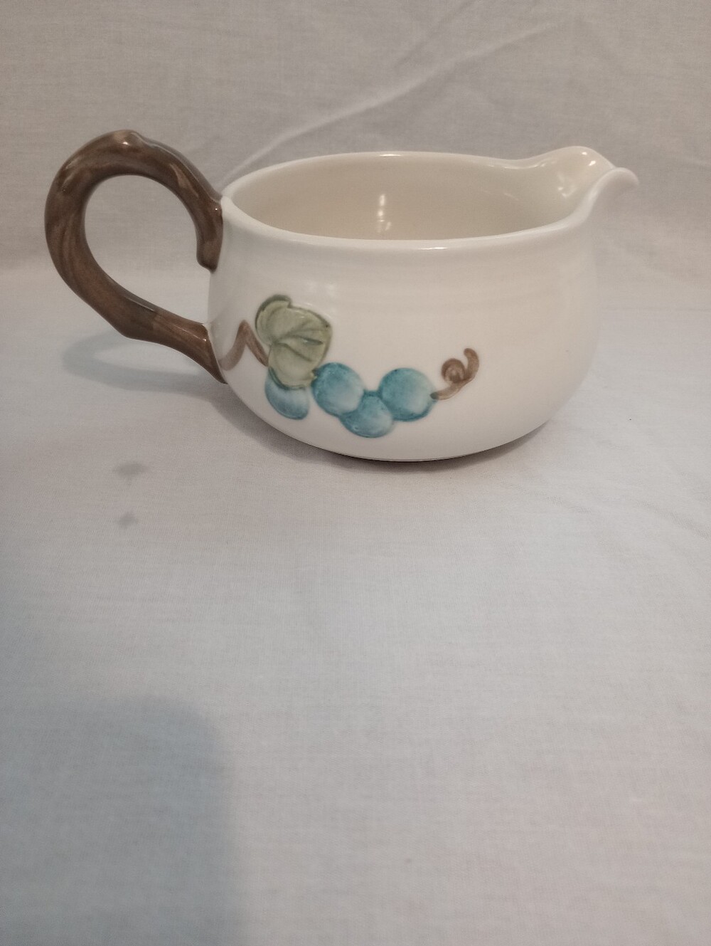 Metlox Poppytrail Sculptured Grape Pattern Gravy Or Sauce Boat